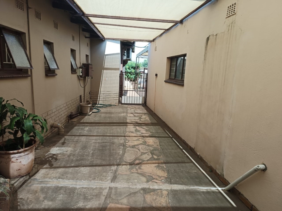 To Let 3 Bedroom Property for Rent in Oos Einde North West
